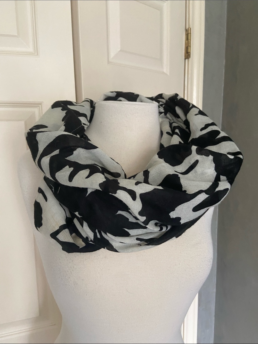 Black and Cream infinity scarf